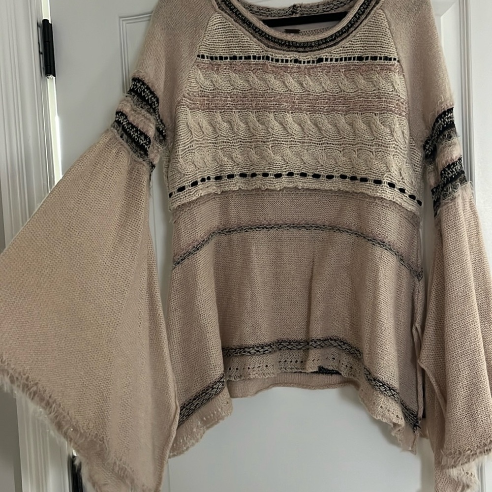 Free People Bell Sleeve sweater size small